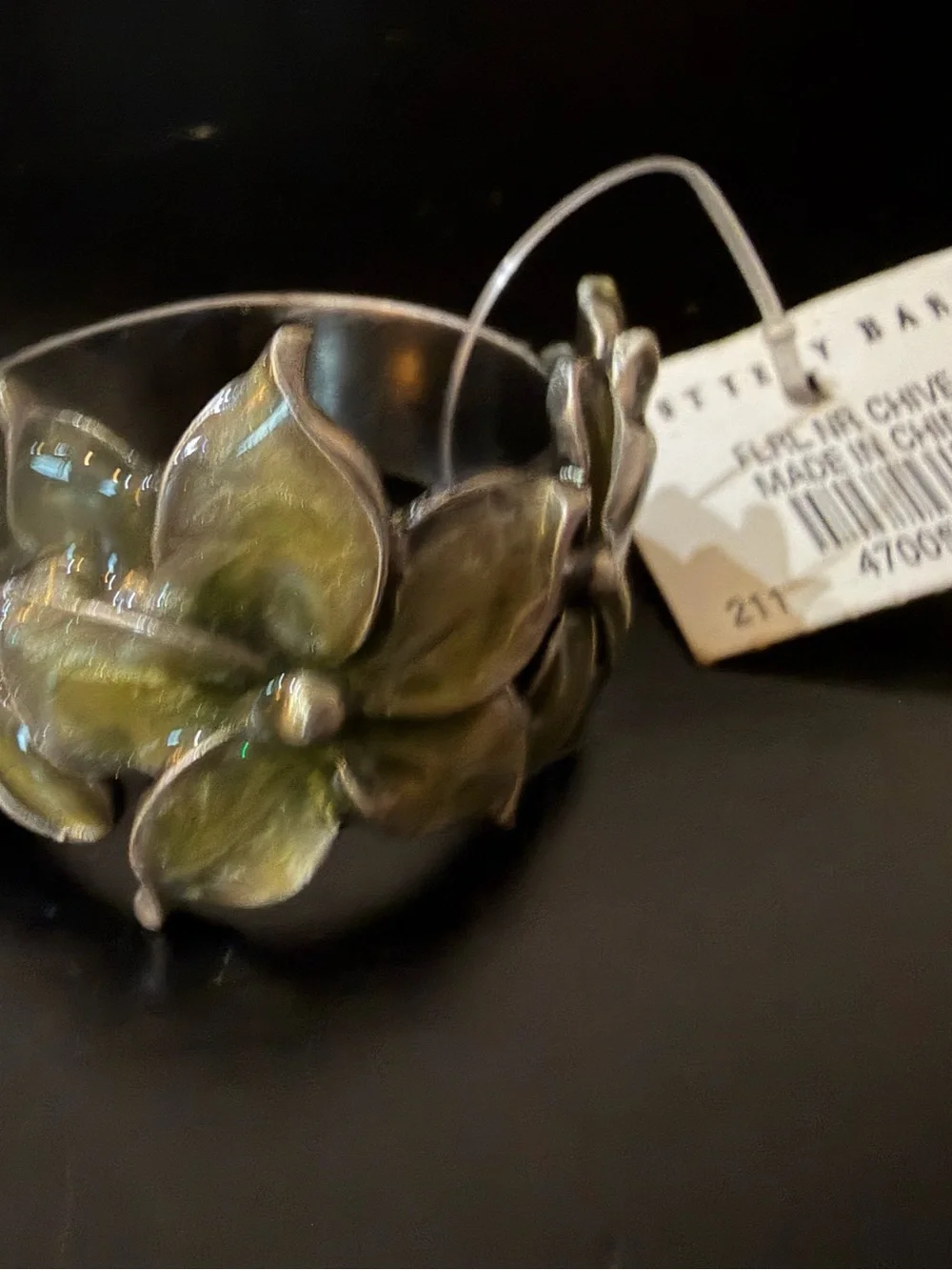 New Pottery Barn Enamel Flower Napkin Rings Floral Silvertone Green (7 Total)